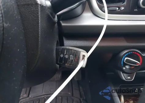 2018 Kia Rio S z USA, uszkodzony, nr VIN 3KPA24AB7JE046228